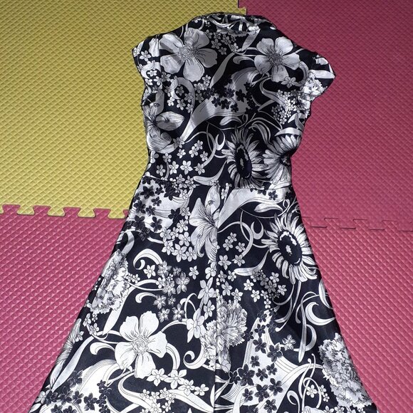 Silky soft smooth satin flowy floral dress - Picture 3 of 4